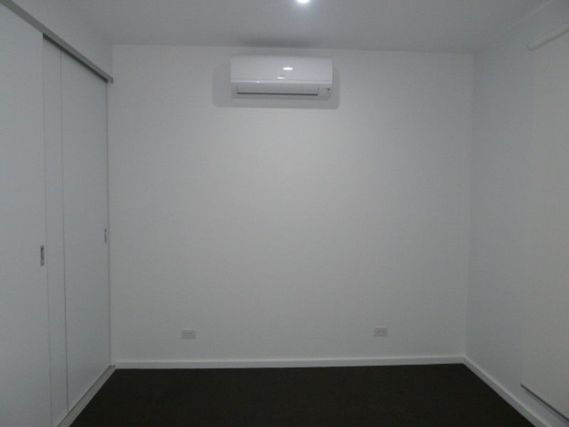 TH2/32 Risdon Drive, Notting Hill VIC 3168