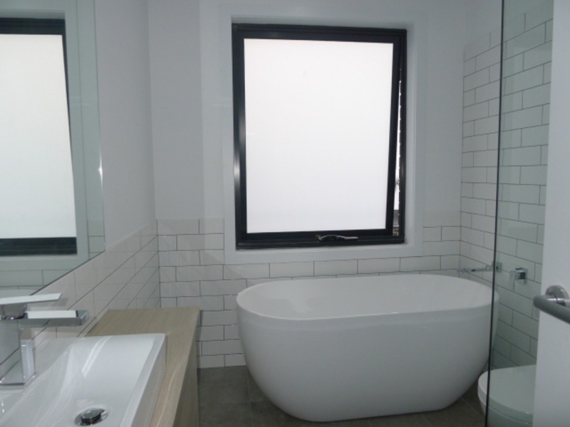 TH2/32 Risdon Drive, Notting Hill VIC 3168