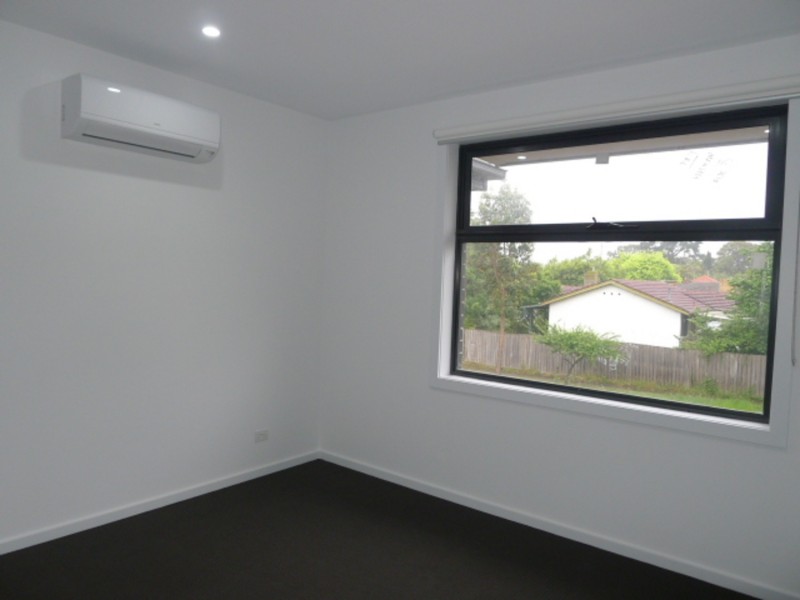 TH2/32 Risdon Drive, Notting Hill VIC 3168