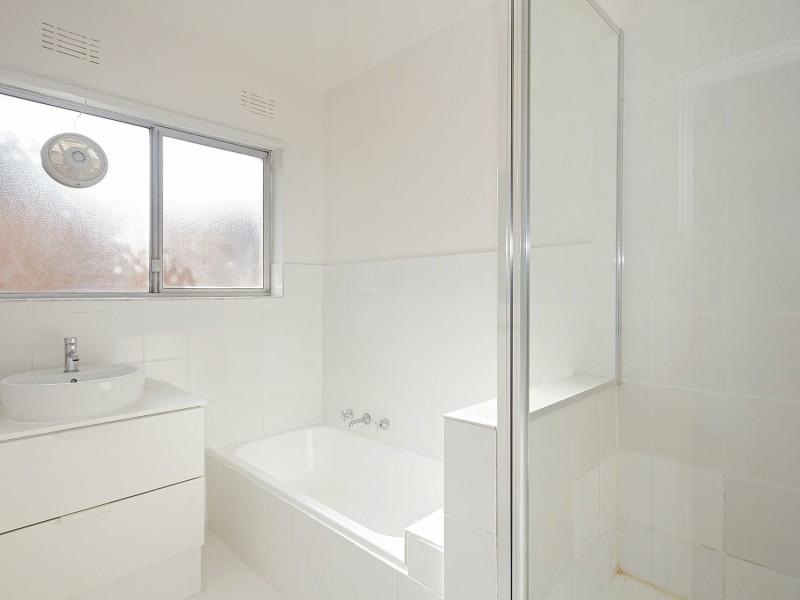9/1927 Dandenong Road, Clayton VIC 3168