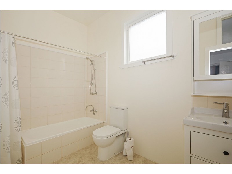 131 Park Drive, Parkville VIC 3052