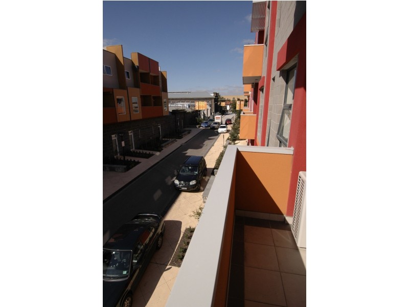 1/3-5 Wardens Walk, Coburg VIC 3058