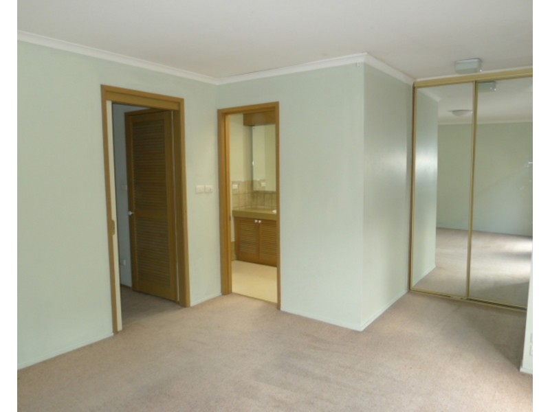 6/21 Plane Tree Way, North Melbourne VIC 3051