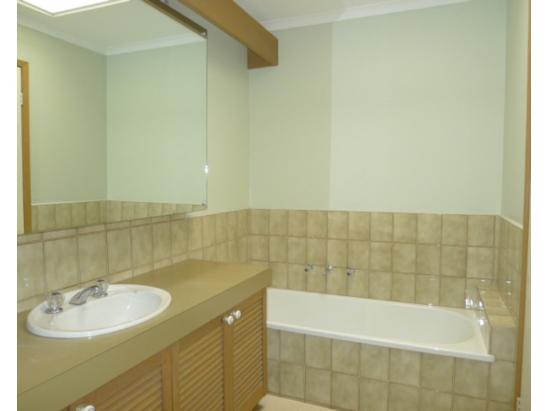 6/21 Plane Tree Way, North Melbourne VIC 3051