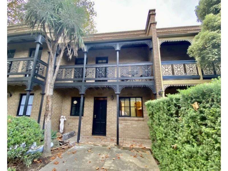 2/11 Plane Tree Way, North Melbourne VIC 3051