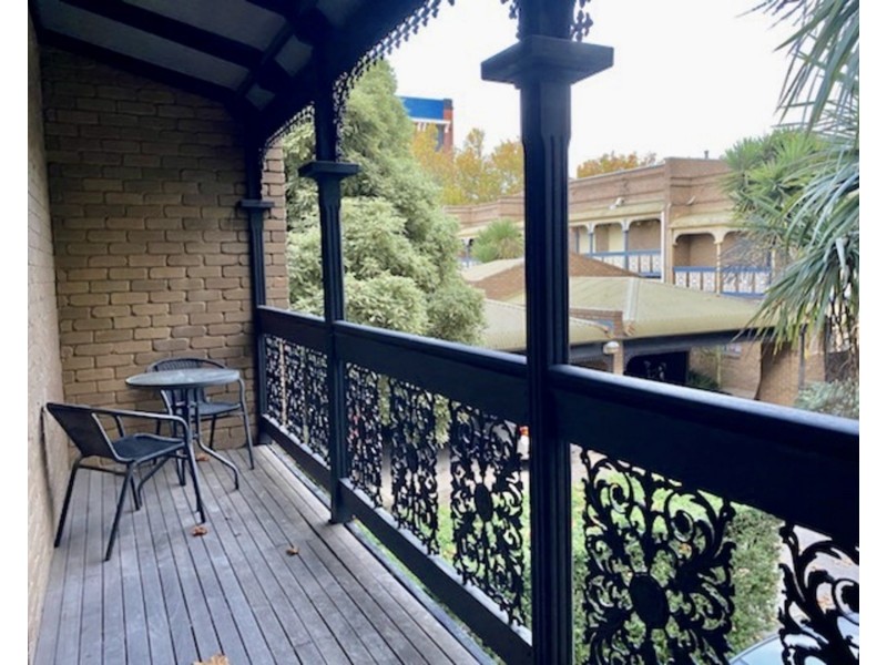 2/11 Plane Tree Way, North Melbourne VIC 3051