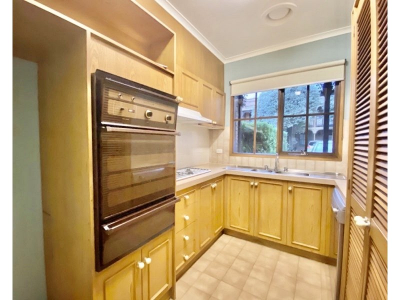 2/11 Plane Tree Way, North Melbourne VIC 3051