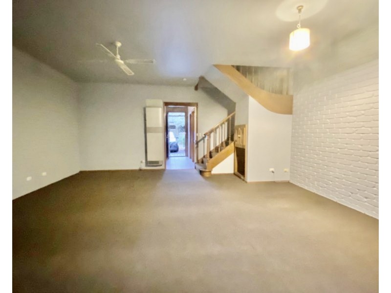 2/11 Plane Tree Way, North Melbourne VIC 3051