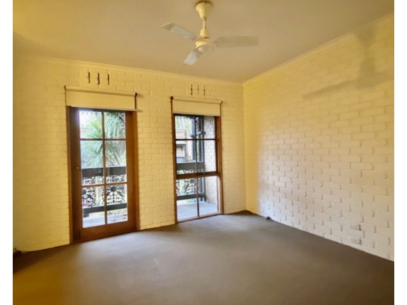 2/11 Plane Tree Way, North Melbourne VIC 3051