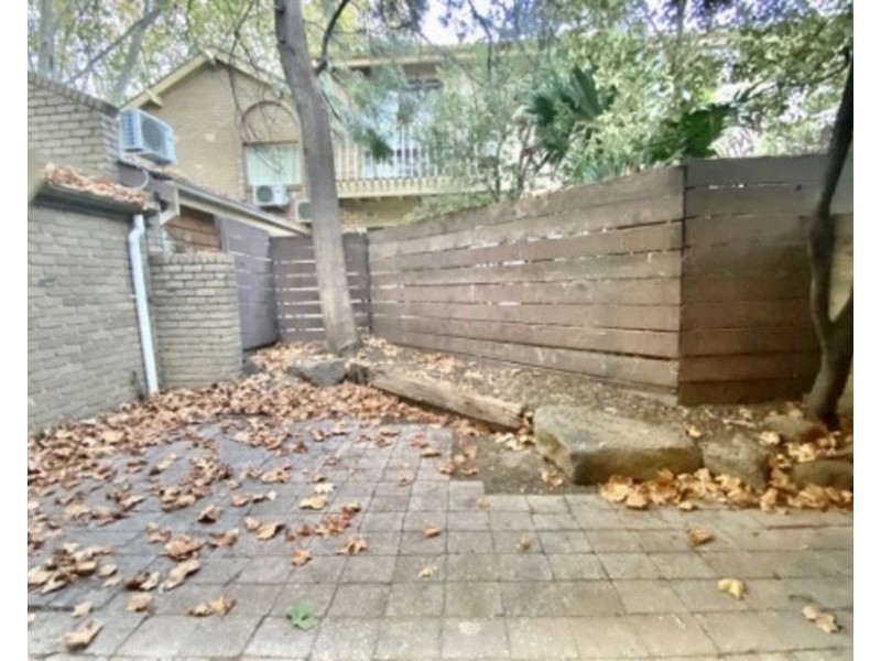 2/11 Plane Tree Way, North Melbourne VIC 3051