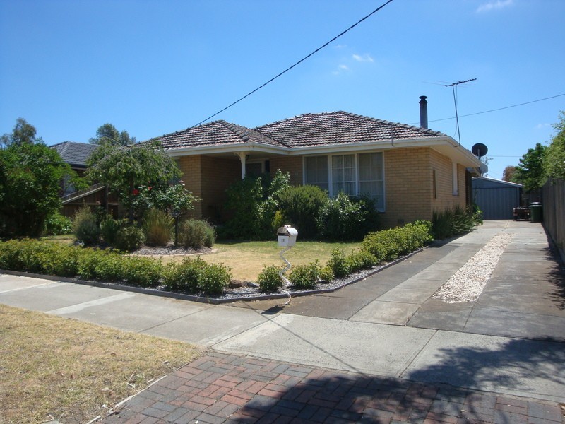 12 Felton Avenue, Sunbury VIC 3429