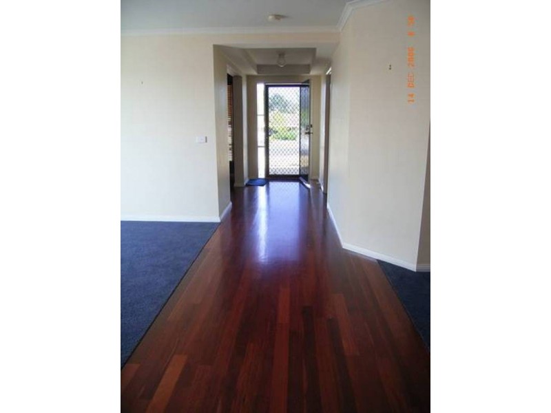 16 Robb Drive, Romsey VIC 3434