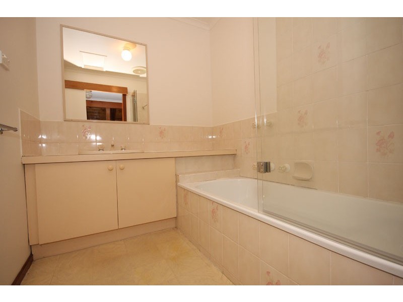 2/1 McEwen Place, Sunbury VIC 3429
