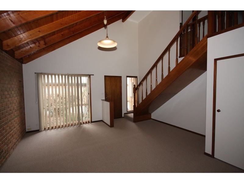 2/1 McEwen Place, Sunbury VIC 3429