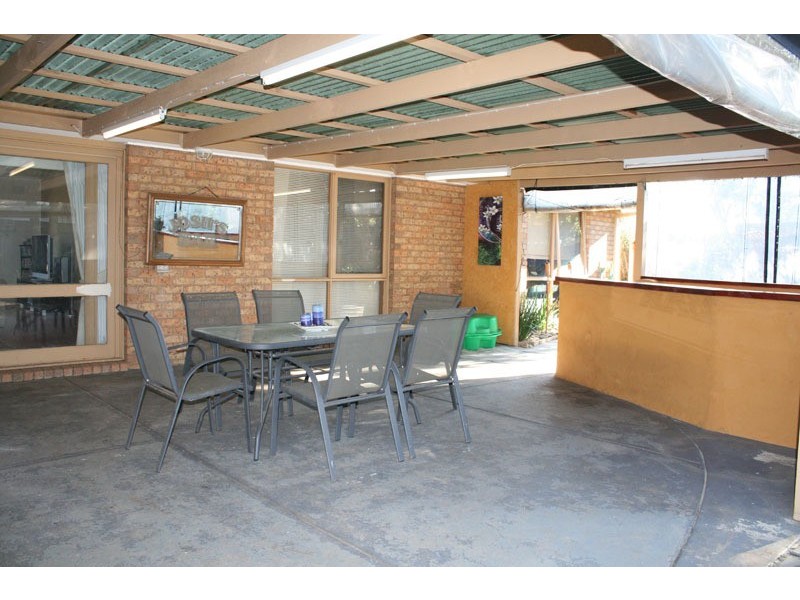 25 Holloway Close, Sunbury VIC 3429