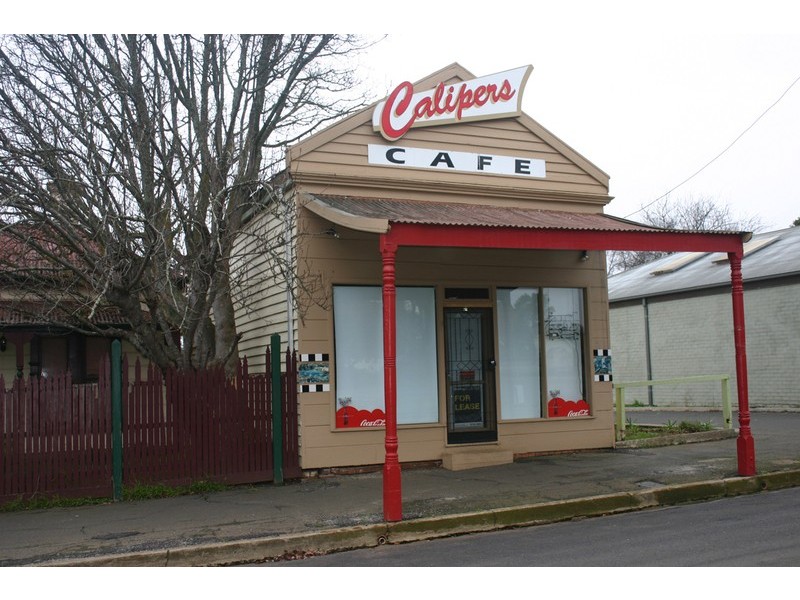 84 Main Street, Romsey VIC 3434