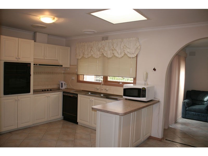 42 Heysen Drive, Sunbury VIC 3429