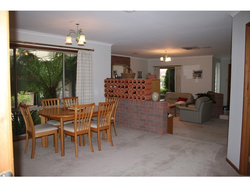 1 Glenauburn Court, Sunbury VIC 3429