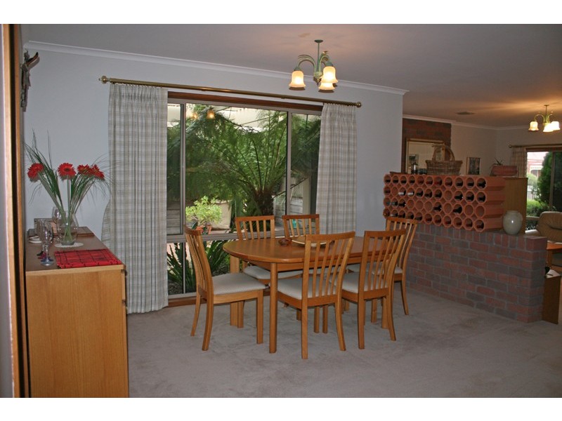 1 Glenauburn Court, Sunbury VIC 3429