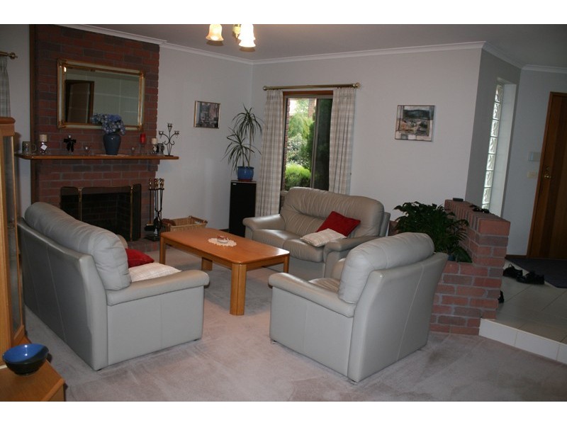 1 Glenauburn Court, Sunbury VIC 3429