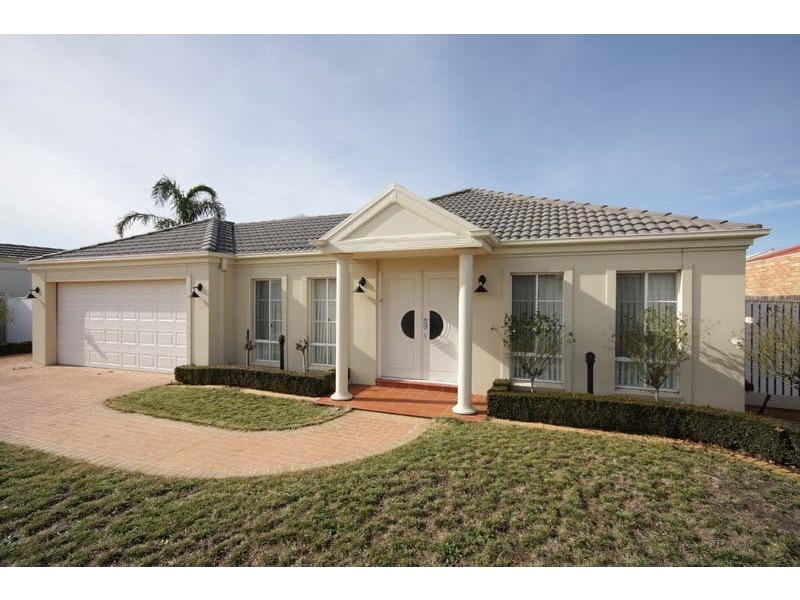 17 Bradman Drive, Sunbury VIC 3429