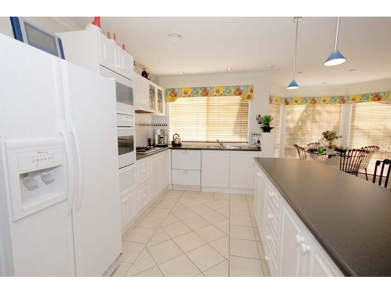 17 Bradman Drive, Sunbury VIC 3429