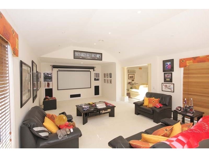 17 Bradman Drive, Sunbury VIC 3429