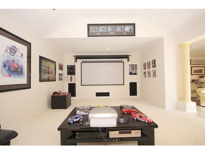 17 Bradman Drive, Sunbury VIC 3429