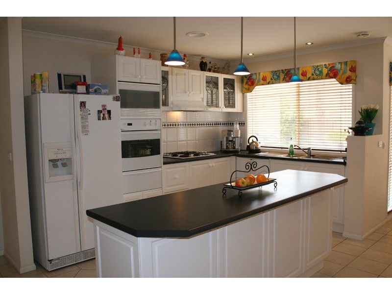 17 Bradman Drive, Sunbury VIC 3429