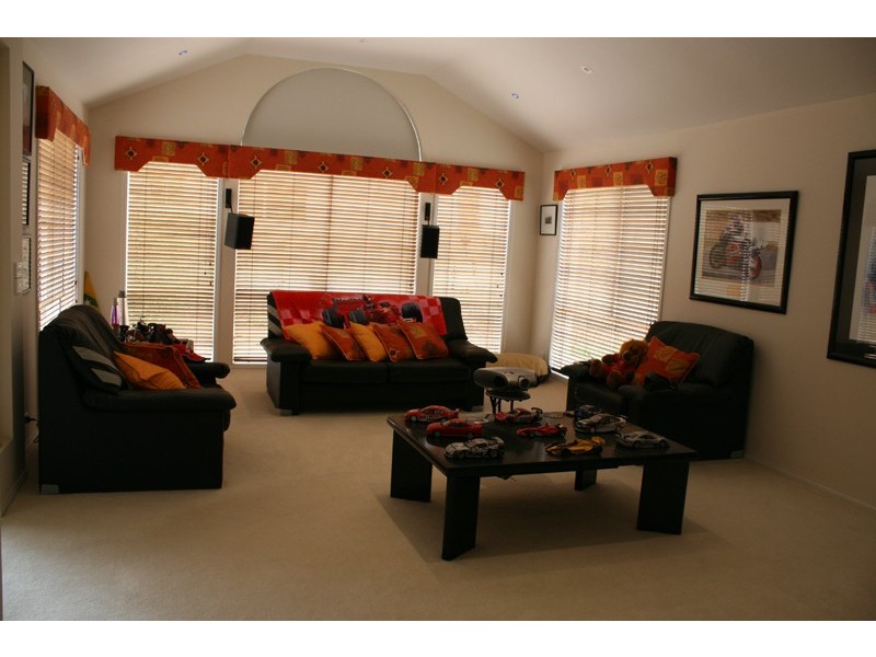 17 Bradman Drive, Sunbury VIC 3429