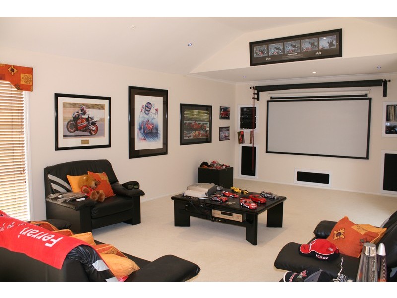 17 Bradman Drive, Sunbury VIC 3429