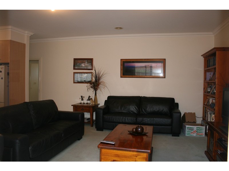 1/52 Darbyshire Street, Sunbury VIC 3429