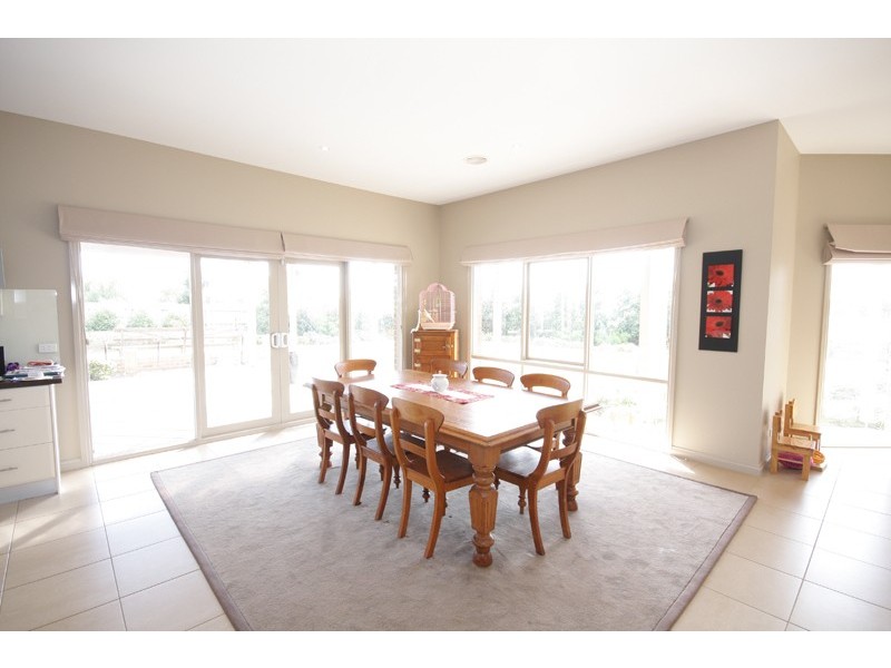 4 Chestnut Way, Sunbury VIC 3429