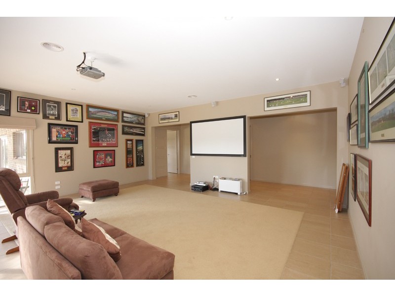 4 Chestnut Way, Sunbury VIC 3429