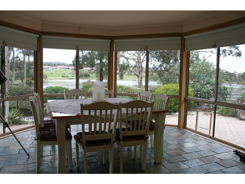 5 Laureate Close, Sunbury VIC 3429