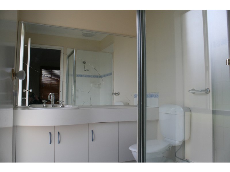 16 Robb Drive, Romsey VIC 3434