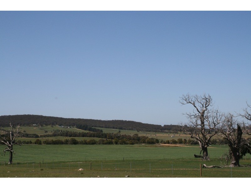 - Chintin Grange, Romsey VIC 3434