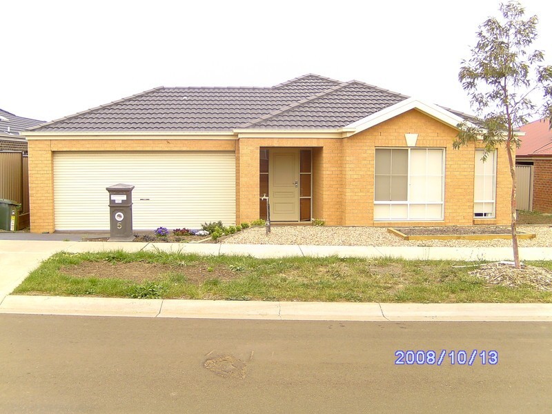 5 Finch Lane, Sunbury VIC 3429