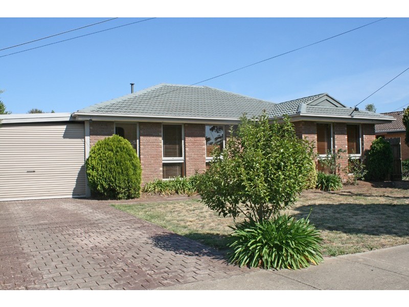 42 Deakin Street, Sunbury VIC 3429
