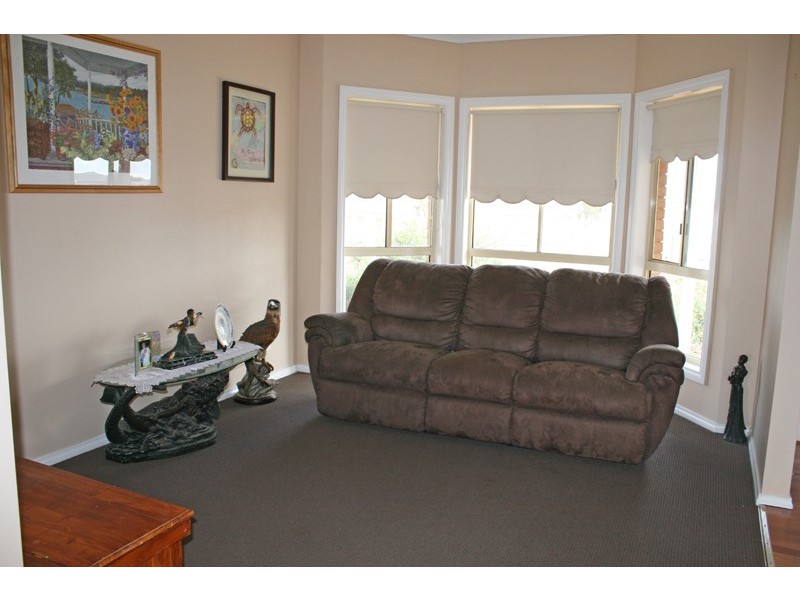 24 Oldbury Avenue, Sunbury VIC 3429