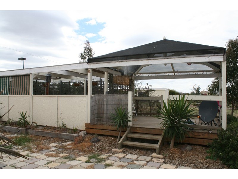 24 Oldbury Avenue, Sunbury VIC 3429