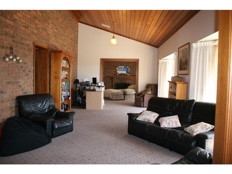 455 Racecourse Road, Sunbury VIC 3429