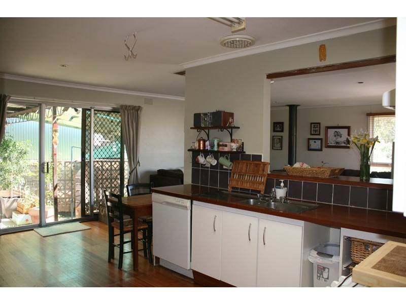 142 McKell Avenue, Sunbury VIC 3429