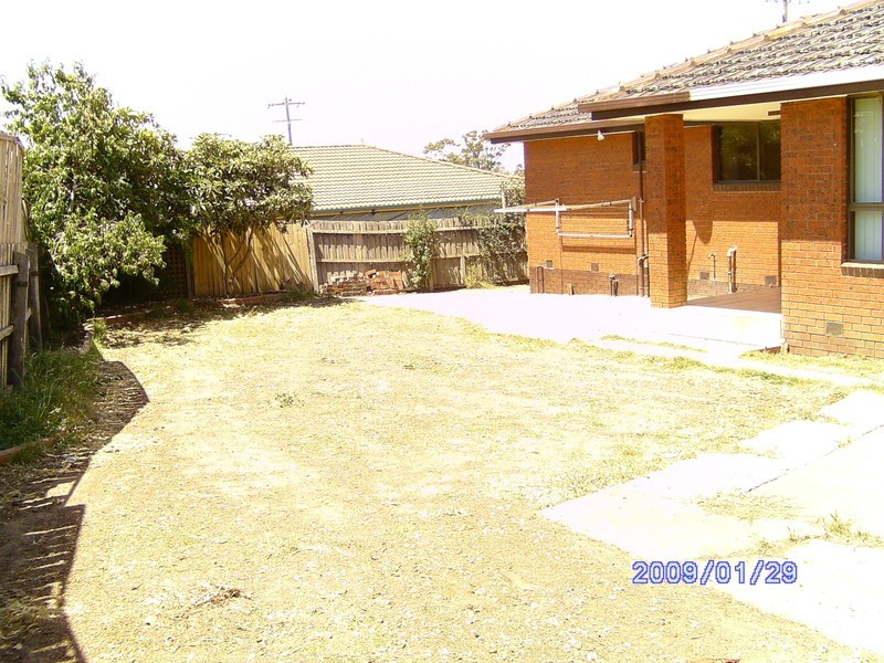 8 Vineyard Road, Sunbury VIC 3429