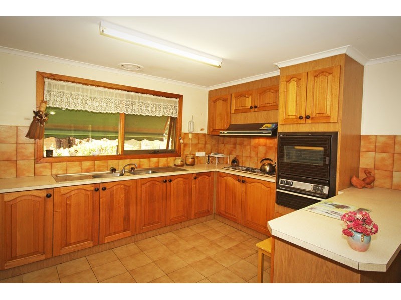 34 Blaxland Drive, Sunbury VIC 3429