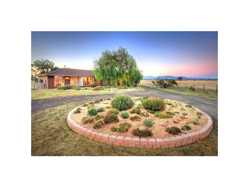 145 Palmers Road, Sunbury VIC 3429