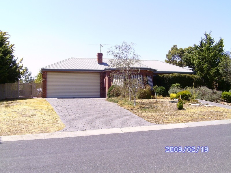 4 Wattle Drive, Sunbury VIC 3429
