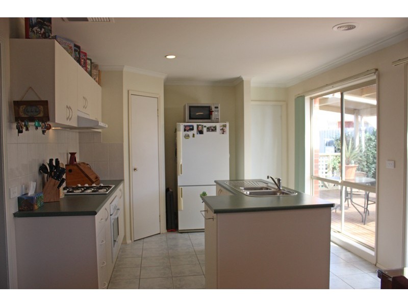 76 Sorbonne Drive, Sunbury VIC 3429