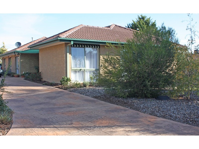 2 Lindrick Court, Sunbury VIC 3429