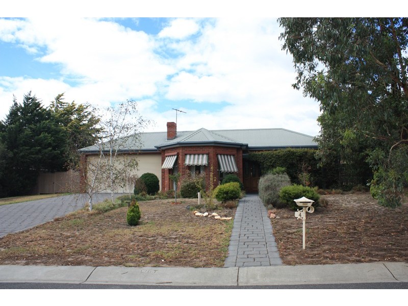 4 Wattle Drive, Sunbury VIC 3429
